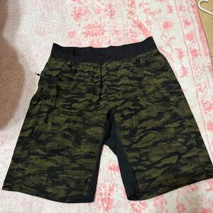 Lululemon T.H.E. Men Shorts in a green camo pattern